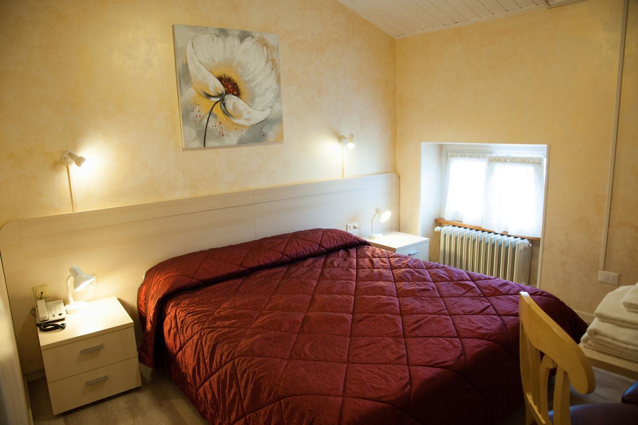 Antico Albergo Неграр Екстериор снимка
